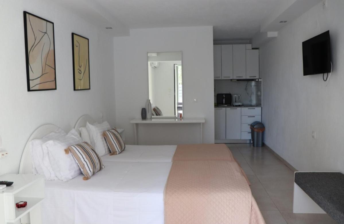 Fiosal Apartments 2 Skiathos Town Exterior photo